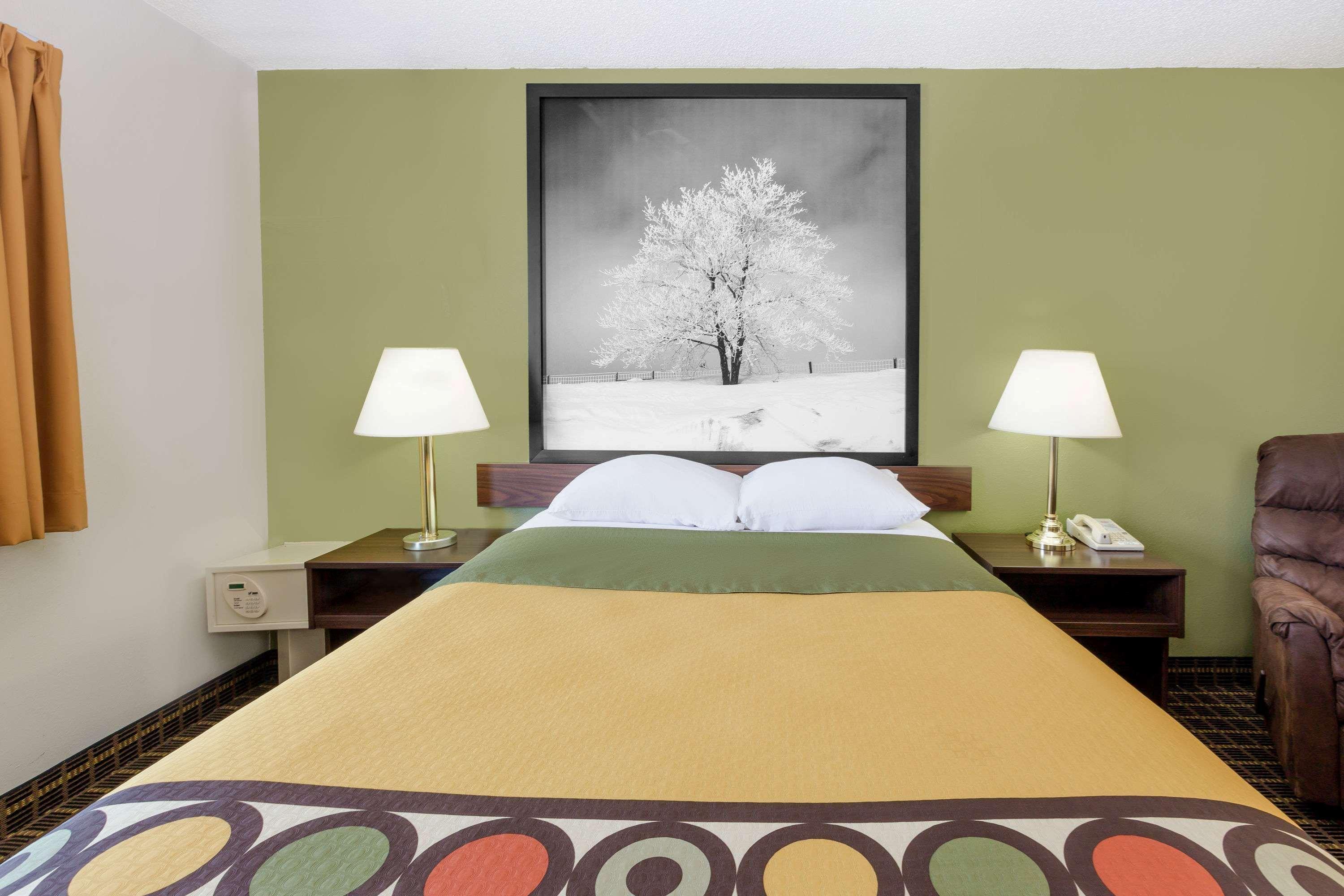 Super 8 By Wyndham Norfolk Motel Екстериор снимка