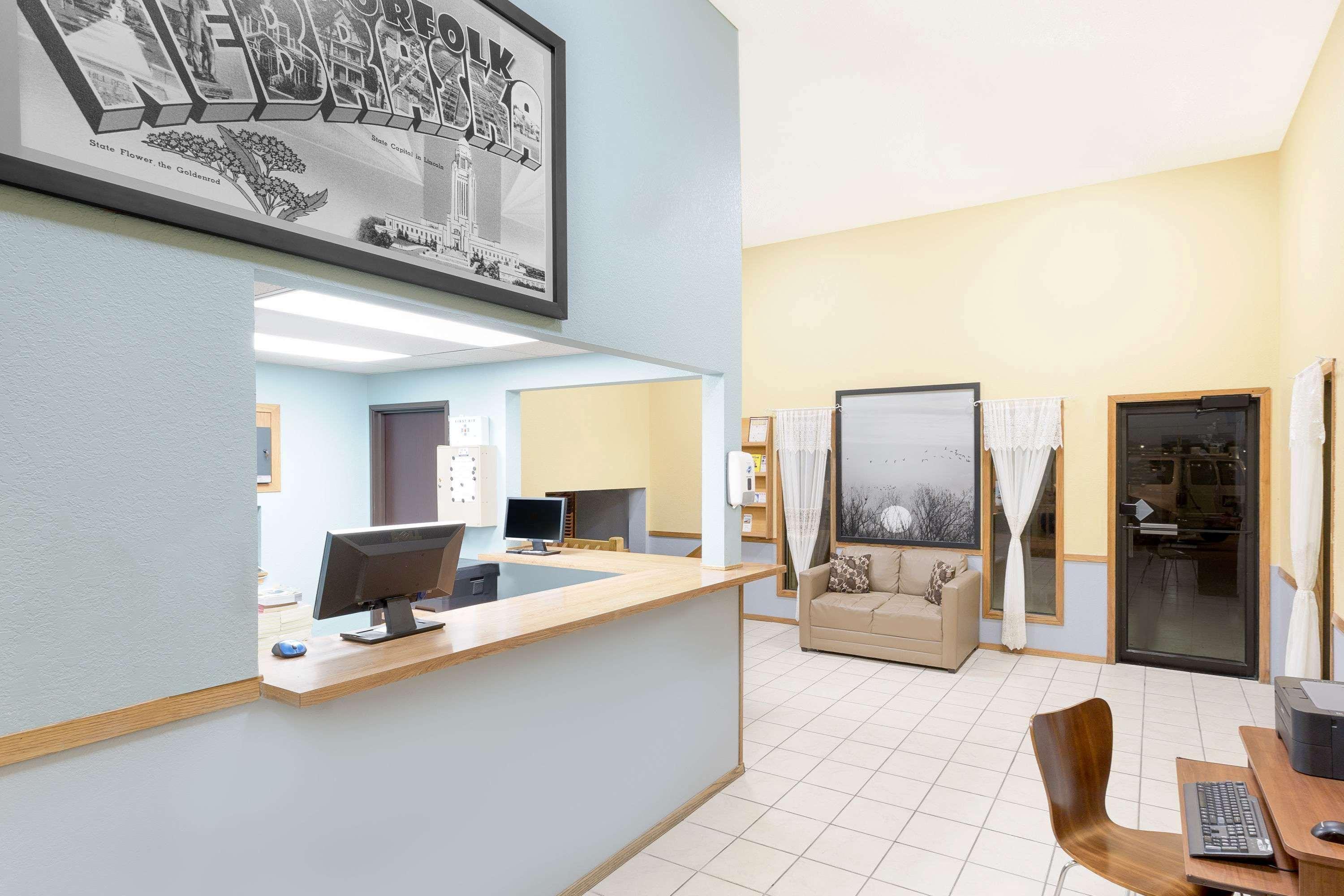Super 8 By Wyndham Norfolk Motel Екстериор снимка