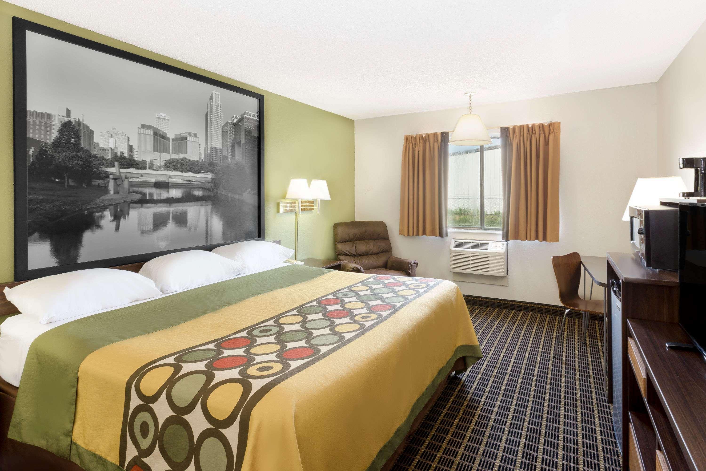 Super 8 By Wyndham Norfolk Motel Екстериор снимка