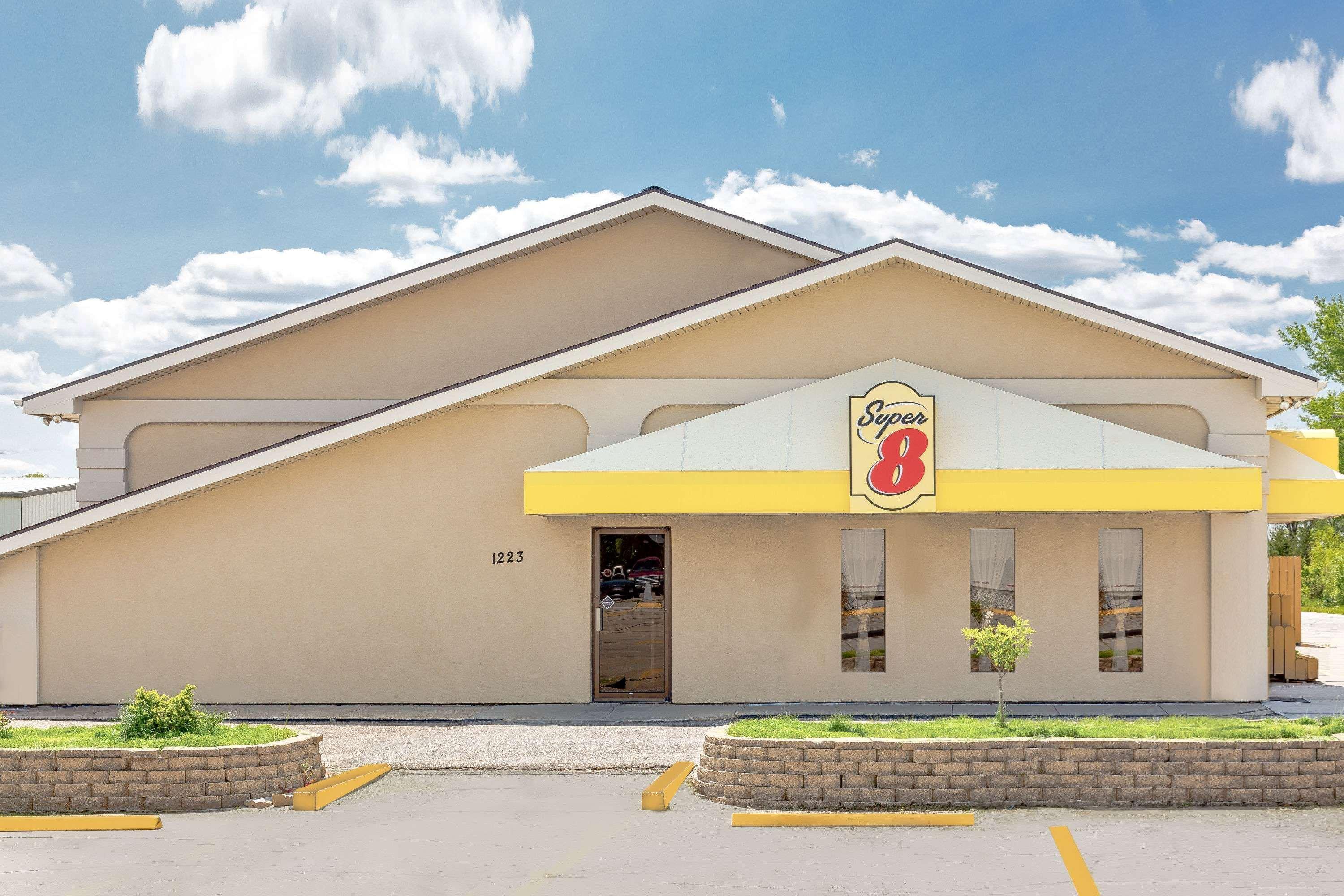 Super 8 By Wyndham Norfolk Motel Екстериор снимка