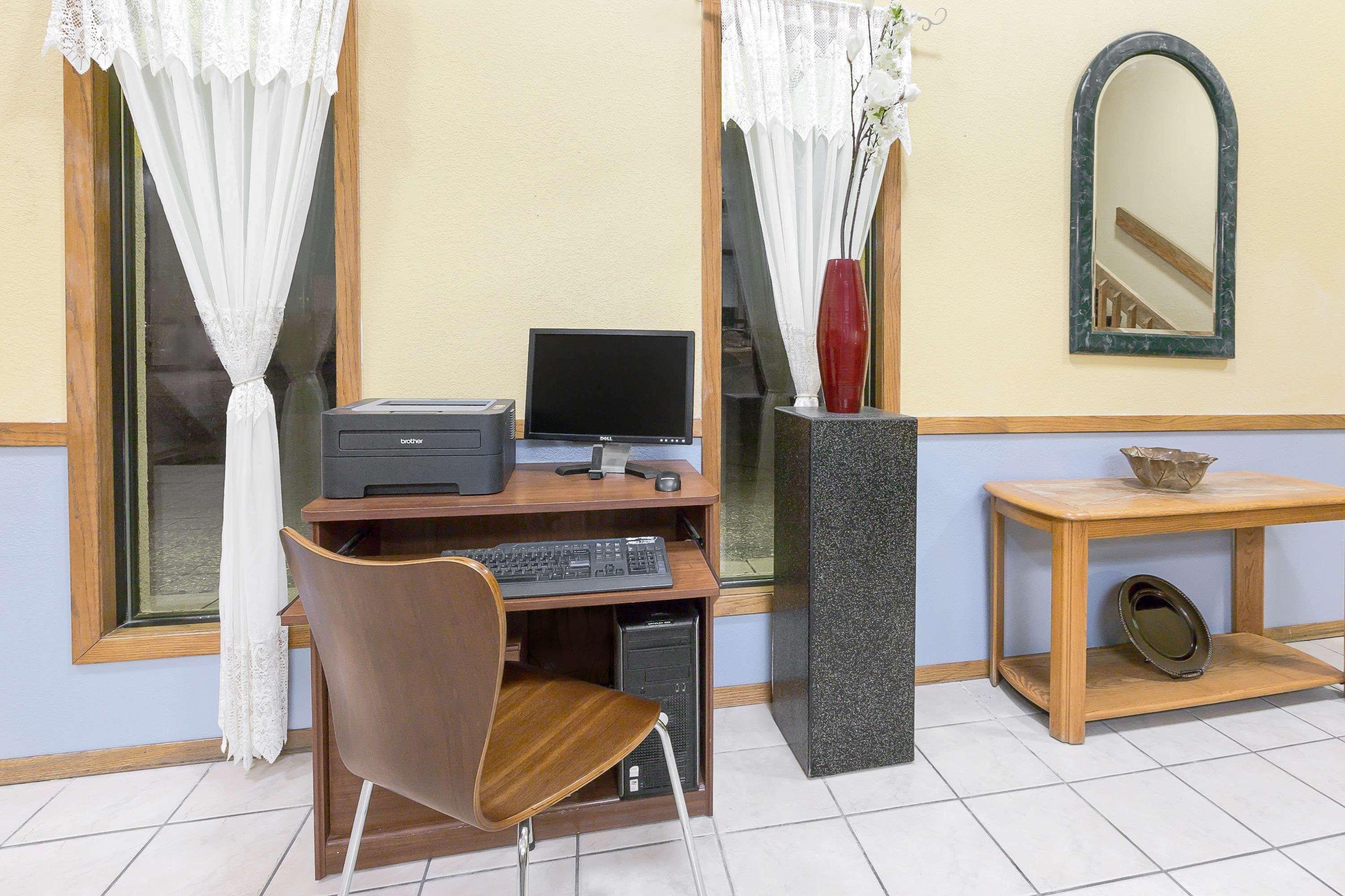 Super 8 By Wyndham Norfolk Motel Екстериор снимка