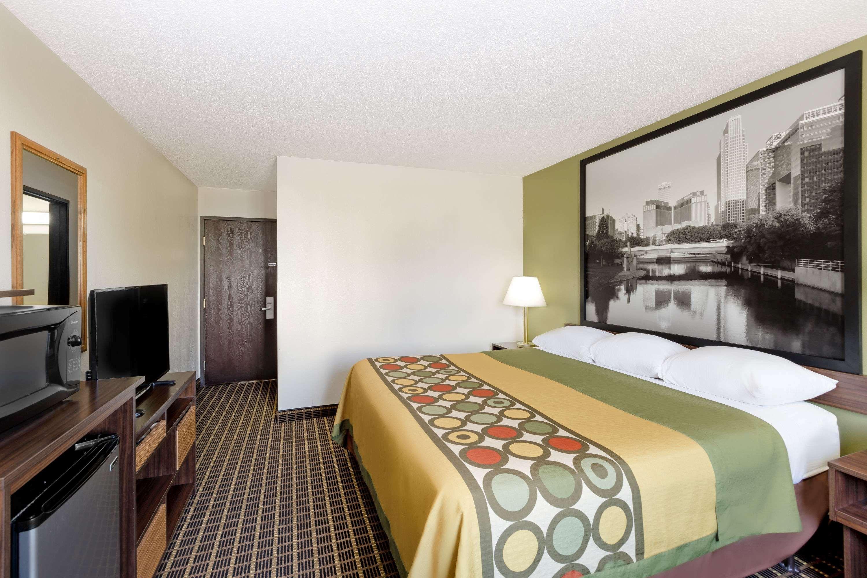 Super 8 By Wyndham Norfolk Motel Екстериор снимка