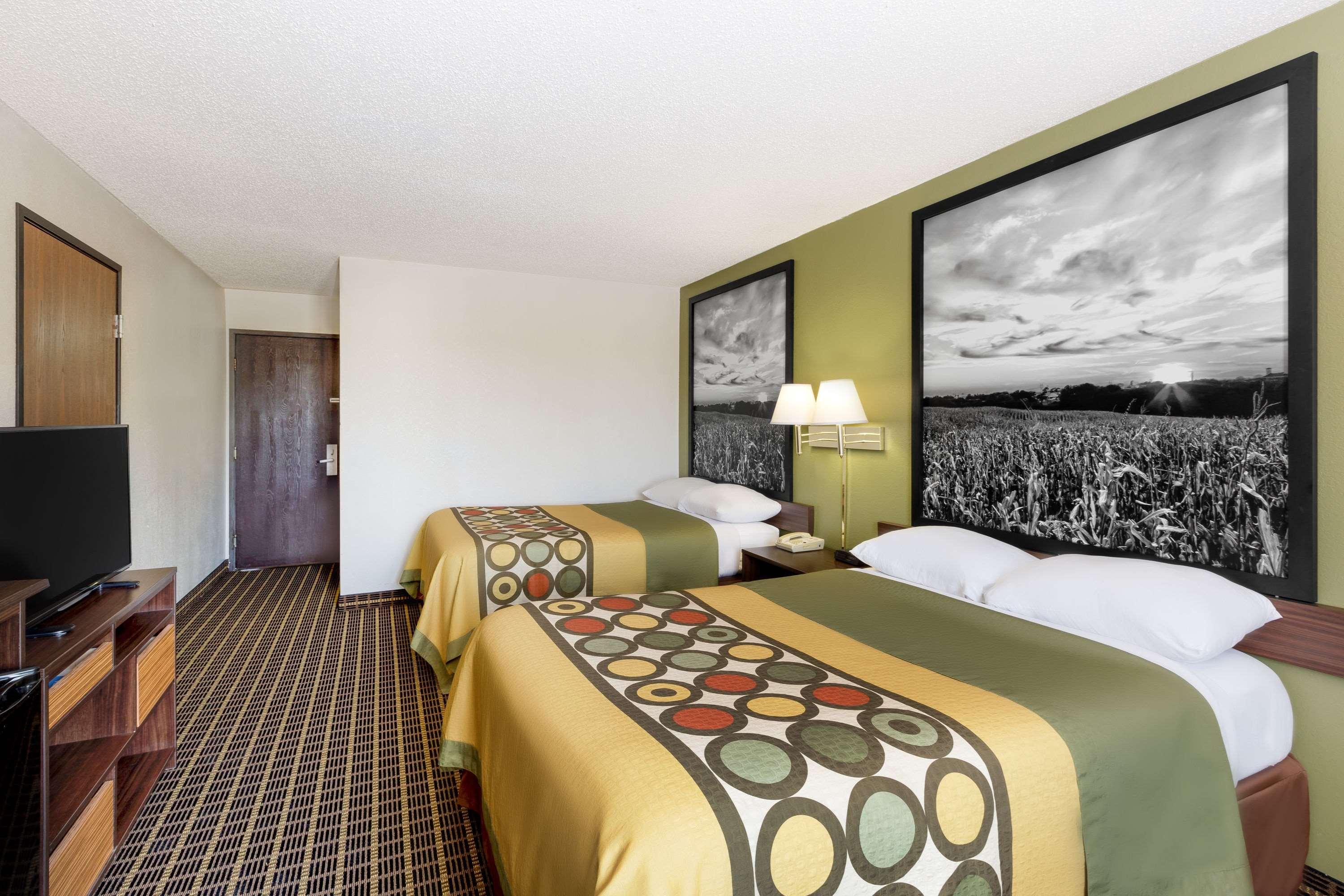 Super 8 By Wyndham Norfolk Motel Екстериор снимка