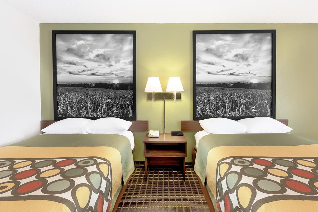 Super 8 By Wyndham Norfolk Motel Екстериор снимка