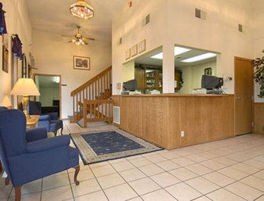 Super 8 By Wyndham Norfolk Motel Екстериор снимка