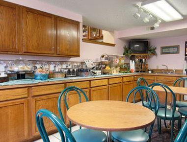 Super 8 By Wyndham Norfolk Motel Екстериор снимка