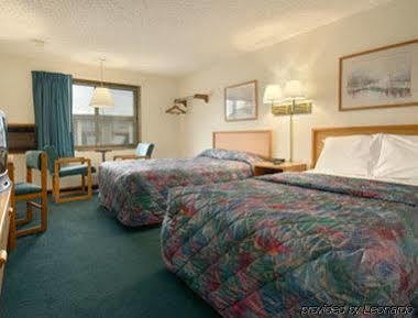 Super 8 By Wyndham Norfolk Motel Екстериор снимка